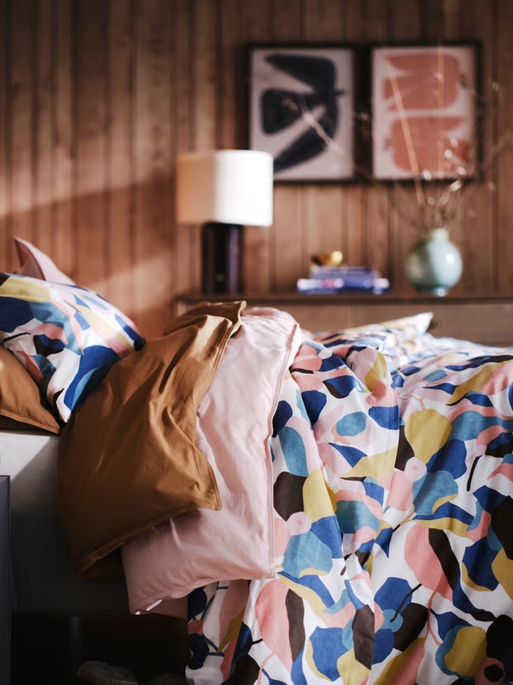 Printed Leaf-Pattern Duvet Set in Pink, Teal, and Brown